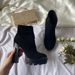 Heeled boots black